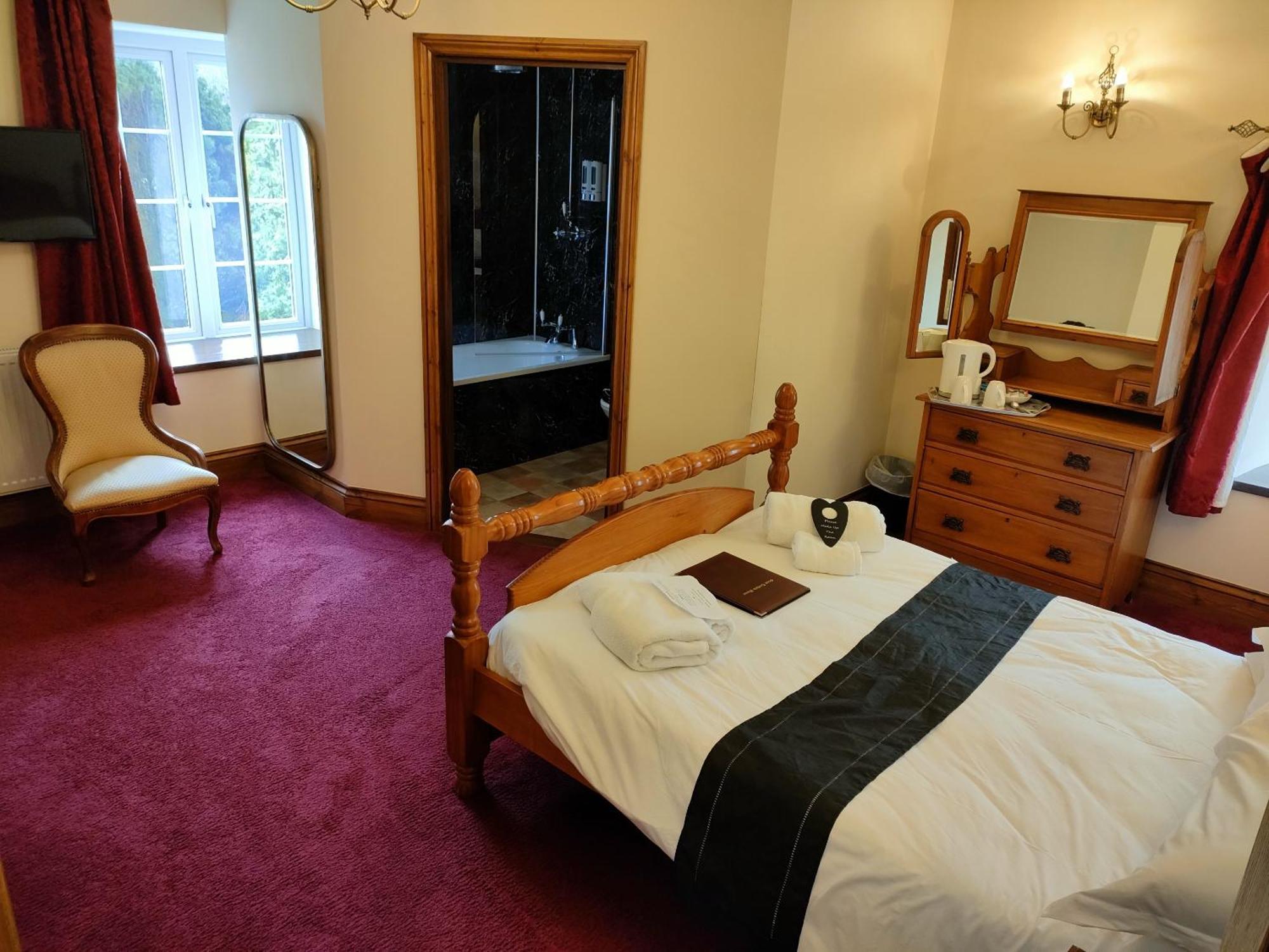 Great Trethew Manor Hotel & Self Catering Lodges Liskeard Kamer foto